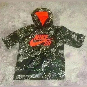 Nike SB Small Therma-Fit Hoodie